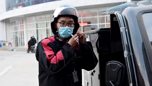 仙桃市总工会为新就业形态劳动者提供暖心服�? title=