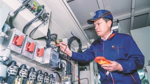 工匠汇�?023年齐鲁大工匠｜“地铁医师”尹星：�?点到3点”在�? title=