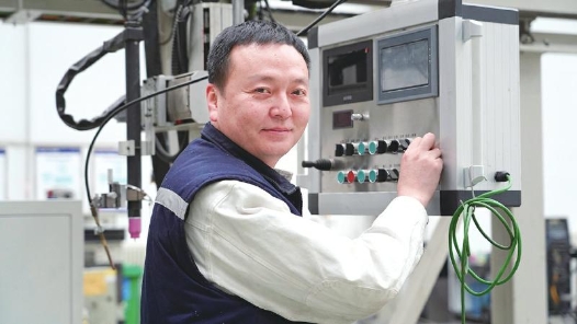 工匠汇�?022年河洛大工匠｜崔永杰：一把焊枪写传奇