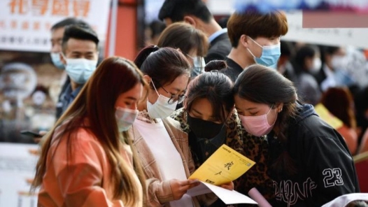 贵州双龙航空港经济区今年拟引?000名人? title=