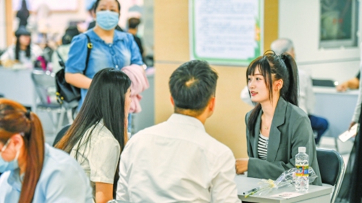 海口市“春风行动”暨海口经济圈系列招聘活动启? title=