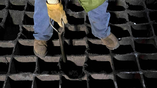 劳模风采·2021年淮北市五一劳动奖章｜李敬：在煤海深处绽放“巾帼芳华�? title=