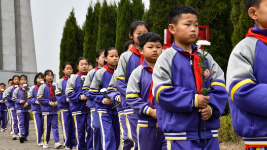 清明祭英?#32;传承正当? title=