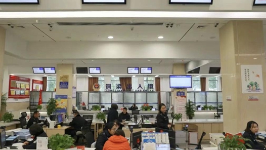 “小窗口”做优“大服务?#32;点亮群众“满意灯? title=