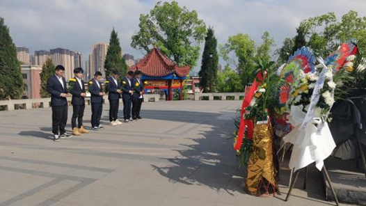 缅怀革命先烈 弘扬民族精神 缅怀革命先烈 弘扬民族精神