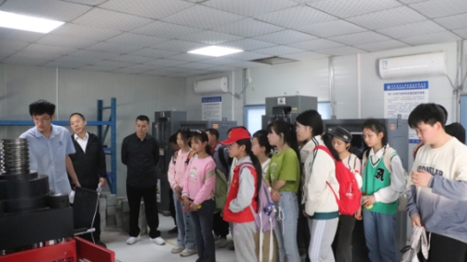 匠心润童?#32;共筑高铁? title=