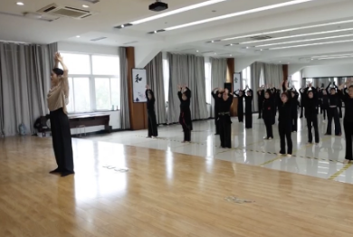 “银发族”爱上校园生?#32;老年大学一“位”难? title=