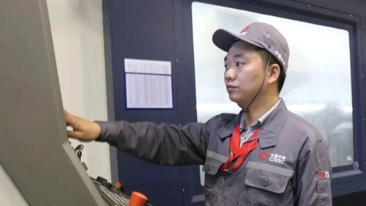 劳模风采·2019年湖南省五一劳动奖章 | 张利好：6年时间，从普通车工成长为行业“大咖? title=