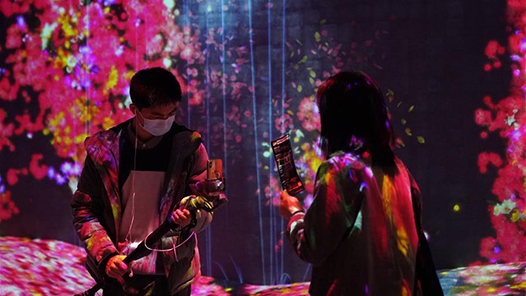 普通服装配上名牌标识在直播间开? title=