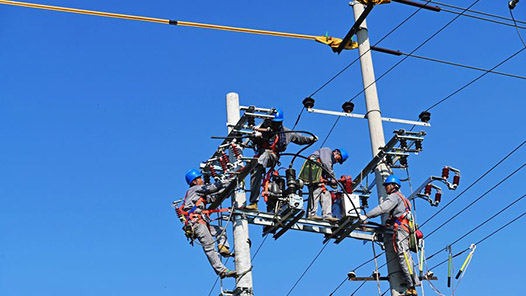 假期，他们坚守在岗位