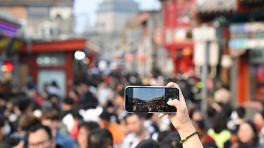 各景区再现“人从众?#32;这些旅游安全知识要牢? title=