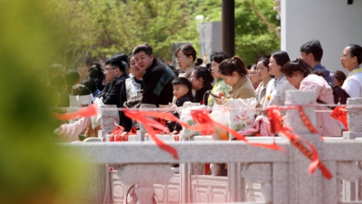 清明踏青享春? title=