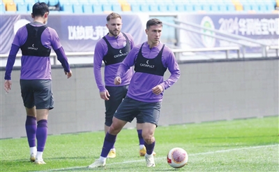 津门虎队状态饱满冲击连? title=