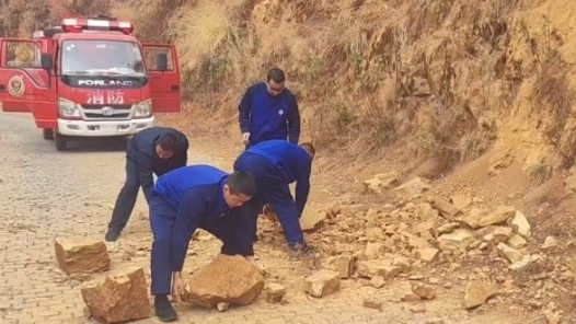 多地震感强烈！云南鲁甸发?.9级地?#32;当地已启动抢险救援工? title=