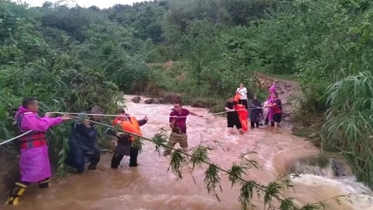 广东中北部出现暴雨到大暴�?#32;多地山洪预警生效