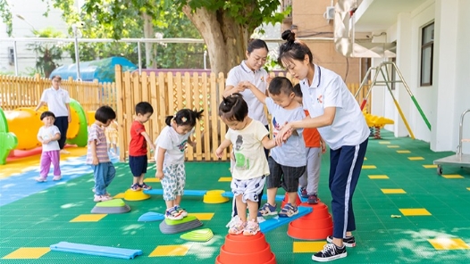 全国爱心托育用人单位优秀案例�?#32;| 你们守护患者健�?#32;我们助力孩子成长 郑州人民医院幼有所�? title=