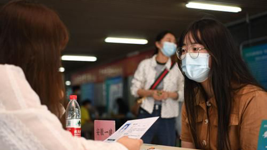 通辽市“引才专列”把岗位送到“校门口? title=