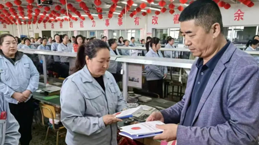 乌兰察布市集宁区总工会开展女职工普法宣传进企业活? title=