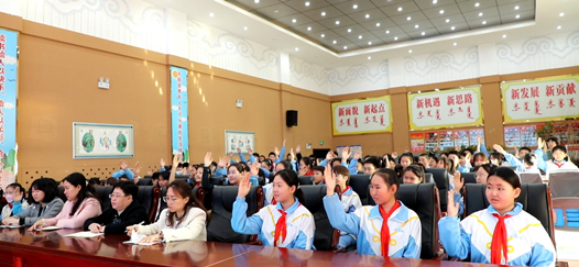 呼伦贝尔市海拉尔区总工会开展“劳模工匠进校园”主题宣讲活? title=