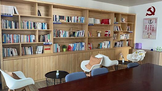 打造书香空?#32;丰富职工生活