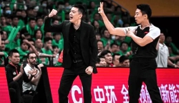 “洋哨”重回CBA赛场的背? title=