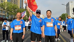 坚持不懈 奋勇争先——全国职工马拉松产业工人特色方阵领先跑现场见? title=